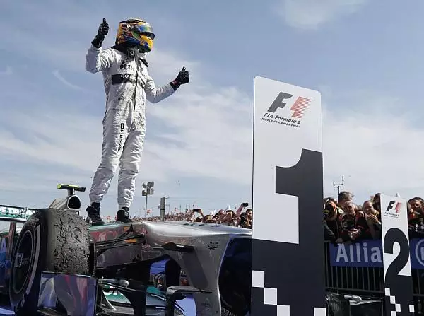 Lewis Hamilton Foto zur News: Mercedes im Titelkampf: Vorfahrt für Hamilton?