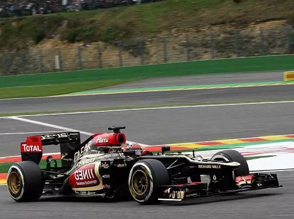 Kimi Räikkönen Foto zur News: Lotus geht im Regen von Spa-Francorchamps baden