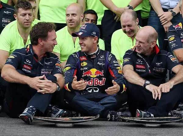 Sebastian Vettel, Christian Horner, Adrian Newey Foto zur News: Red Bull selbst über dominanten Sieg überrascht