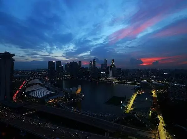 Foto zur News: Singapur-Wetter: Surer rechnet mit erstem Regenrennen