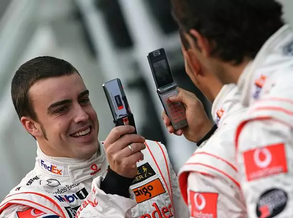 Foto zur News: Whitmarsh würde Alonso "mit Kusshand" nehmen