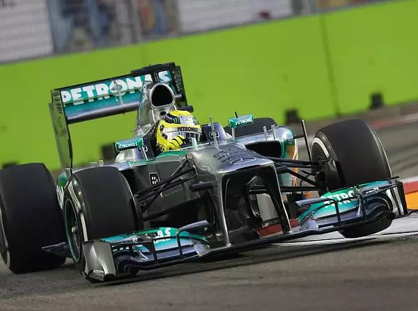 Nico Rosberg Foto zur News: Mercedes: Am Abend aus der Balance