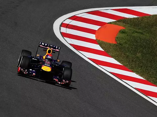Sebastian Vettel Foto zur News: Red Bull: Nur im Notfall nicht auf Sieg