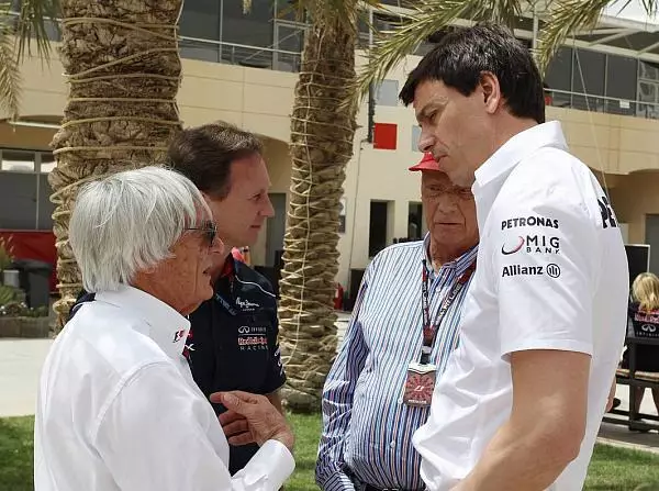 Foto zur News: Formel 1 in der V6-Krise: Toto Wolff an Ecclestones Pranger