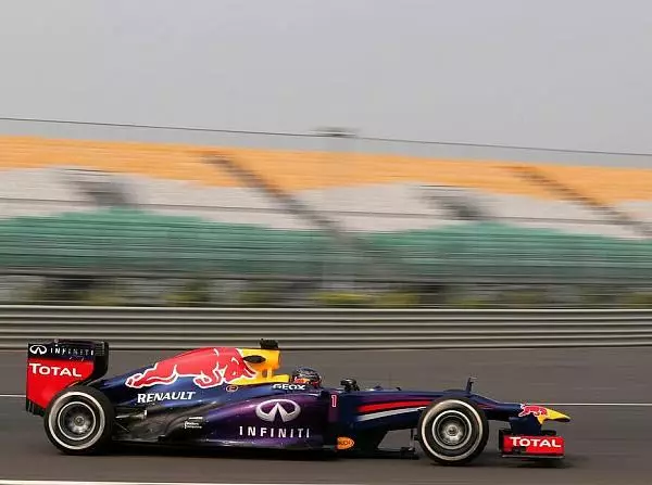 Foto zur News: Verkürztes Smog-Training in Indien: Vettel, what else?