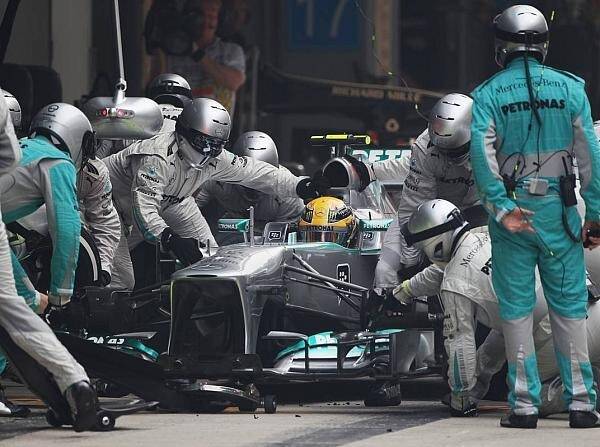 Foto zur News: Hamilton kann keine Reifen