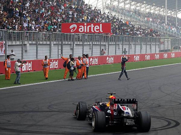 Foto zur News: Vettel-Burnouts: Geldstrafe und Verwarnung