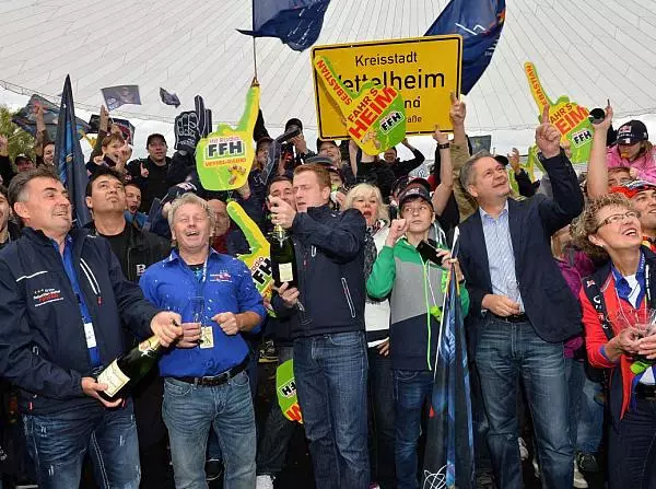 Vettel-Fans in Heppenheim Foto zur News: Public Viewing: "Vettelheim" feiert den vierten WM-Titel