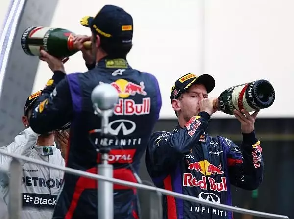 Mark Webber, Sebastian Vettel Foto zur News: Newey: Vettel hat aus "Multi 21" gelernt