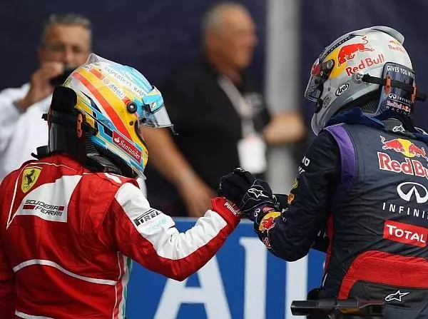 Fernando Alonso, Sebastian Vettel Foto zur News: Alonso: Vettel der Beste? "Unmöglich vorherzusagen"