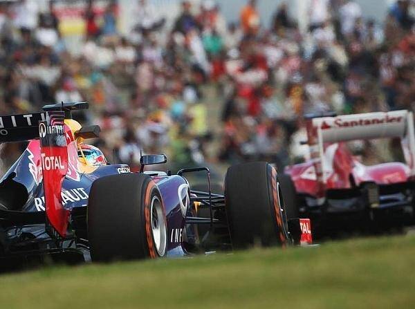 Foto zur News: Kampf der Titanen: Vettel bezwingt Alonso