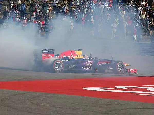 Sebastian Vettel Foto zur News: Red Bull schwärmt: Wieder ein überlegener Sieg