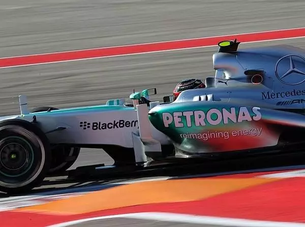 Lewis Hamilton Foto zur News: Mercedes will das vorzeitige Weihnachtsgeschenk