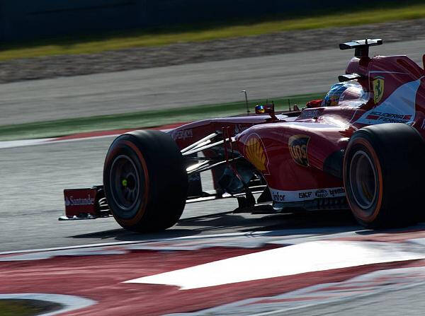 Foto zur News: Alonso feuert nächste Salve auf Pirelli