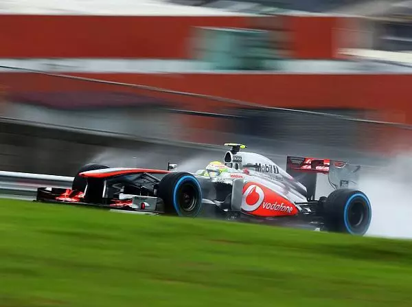 Sergio Perez Foto zur News: McLaren geht im Sao-Paulo-Qualifying baden