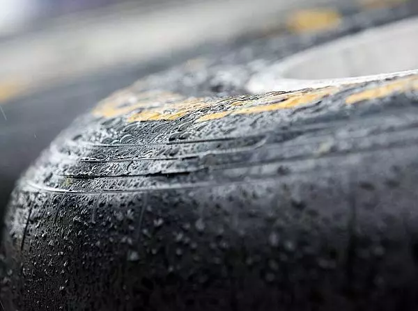 Pirelli-Reifen Foto zur News: Pirelli: Teams in der Regenfalle