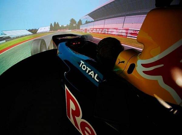Foto zur News: Red-Bull-Simulator läuft 2014 "quasi rund um die Uhr"