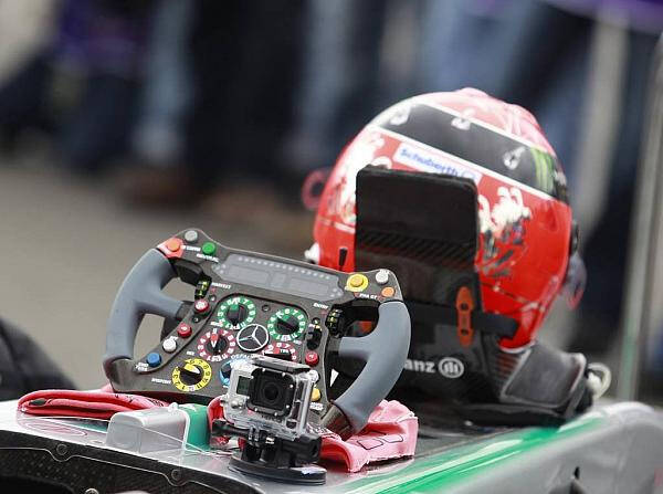 Foto zur News: Schumacher im Koma: Daumen drücken für "Schumi"