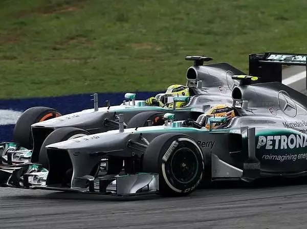 Lewis Hamilton, Nico Rosberg Foto zur News: Teamduelle 2014 - Wer behält die Oberhand?