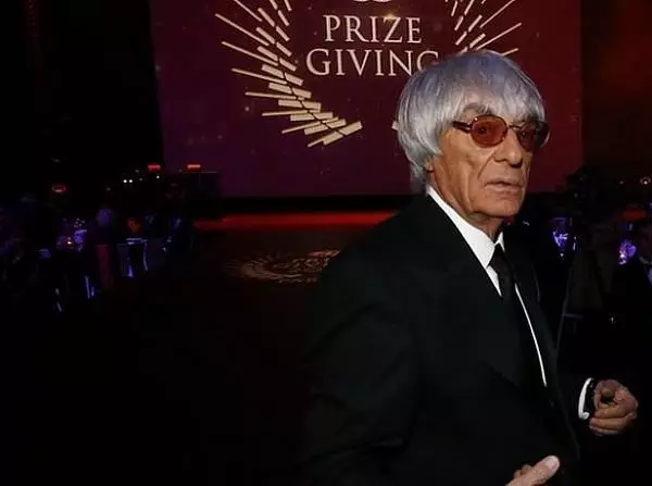 Foto zur News: Ecclestone: "Eher zehn Jahre Knast als mein Vermögen"