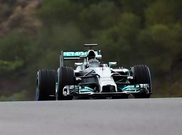 Nico Rosberg Foto zur News: Surers Formcheck: Glänzende Mercedes - Sorgenkind Vettel