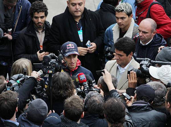 Foto zur News: Ricciardo: "...wenigstens mehr Runden als gestern"