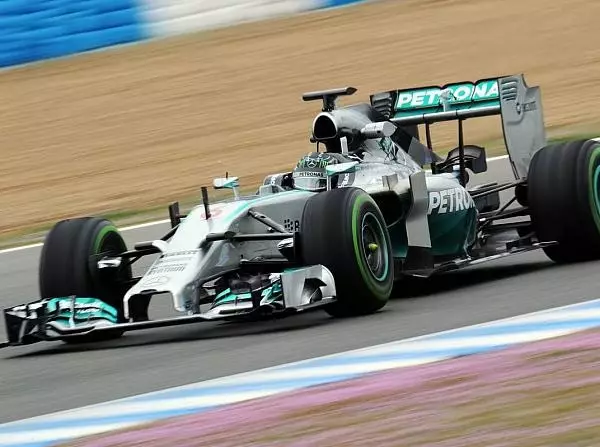 Foto zur News: Mercedes beschließt bärenstarken Test mit Rennsimulation