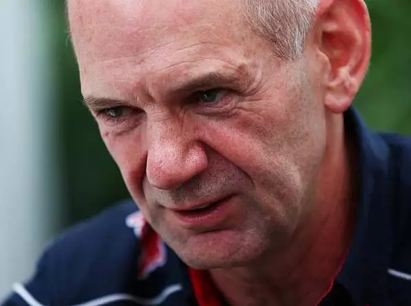 Foto zur News: Newey: "Es war ein Red-Bull-Problem"