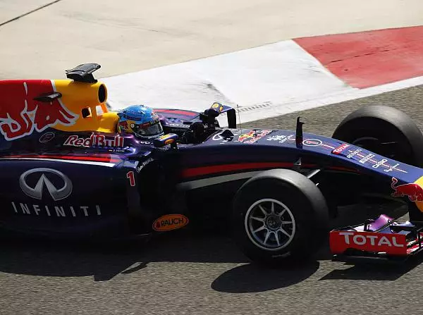 Foto zur News: Mittagsbericht: Vettels Red Bull kommt ins Fahren