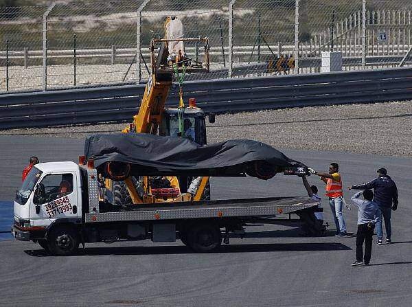 Foto zur News: Langwierige Bergungen in Bahrain: Von wegen orientalisch!