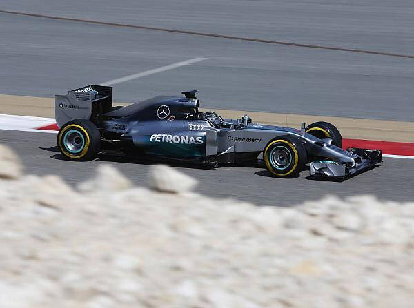 Foto zur News: Lehren aus Bahrain: Vettel unter Druck, Mercedes auf Kurs