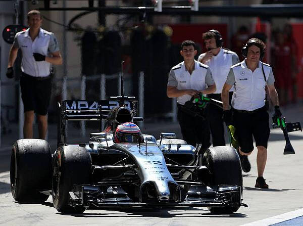 Foto zur News: Motorschaden für McLaren beim Testabschluss in Bahrain