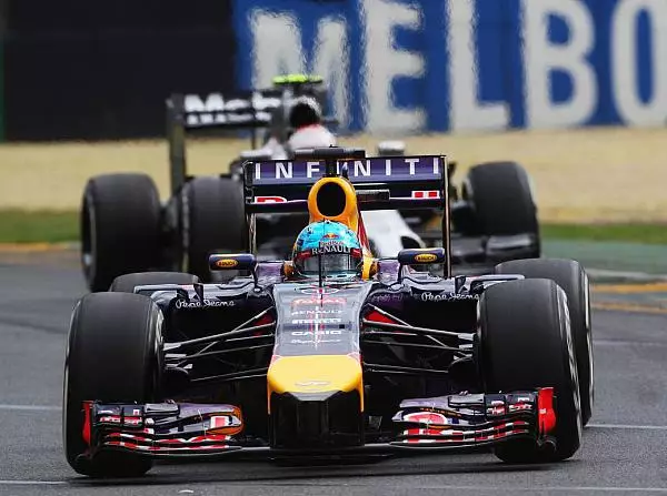Sebastian Vettel, Kevin Magnussen Foto zur News: Wenn Spritsparen zur Gefahr wird: Bremslicht in der Formel 1