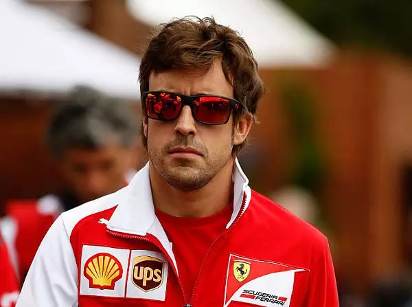 Foto zur News: Alonso will mit Ferrari Weltmeister werden