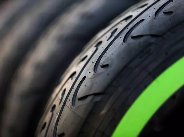 Pirelli-Reifen, Intermediate Foto zur News: Reifenabnutzung und Spritverbrauch wohl nur Randthemen