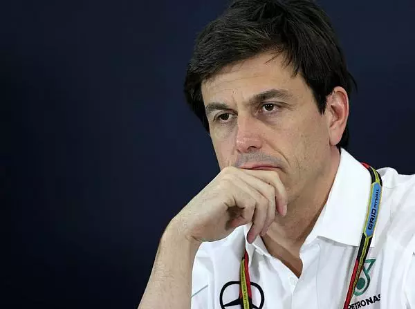Toto Wolff Foto zur News: "Totonator" Wolff will trotz Verletzungen in Ungarn sein