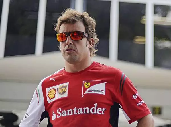 Fernando Alonso Foto zur News: Alonso glaubt nicht an Wunder: "2012 gibt es nur einmal"
