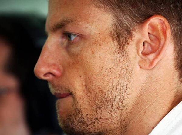 Foto zur News: Button rudert nach Vettel-Kritik zurück