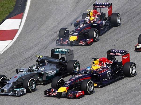 Foto zur News: Vettels Start: "Ups, der Nico ist rechts neben mir"