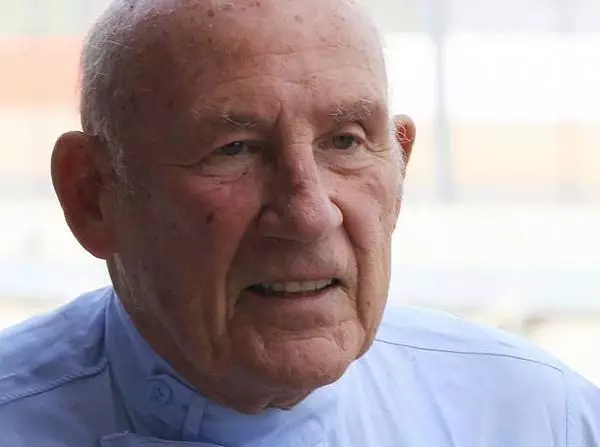 Stirling Moss Foto zur News: Rennfahrerlegende Stirling Moss wird 85 Jahre jung
