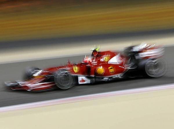 Foto zur News: Duell der Roten: Räikkönen bläst zur Aufholjagd