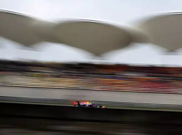 Sebastian Vettel Foto zur News: Red Bull und die Angst vor den langen Geraden