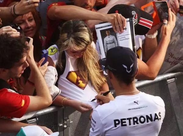 Lewis Hamilton Foto zur News: Hamilton schwärmt: Barcelonas neuer Wohlfühlfaktor