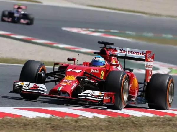 Fernando Alonso Foto zur News: Ferrari: Alonso hadert wieder mit Pirelli