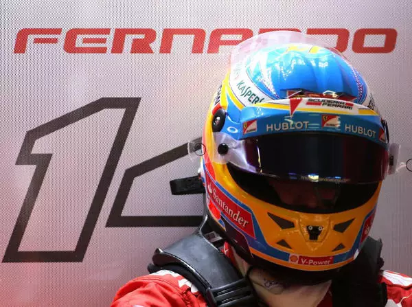 Fernando Alonso Foto zur News: Alonso hinter Räikkönen: "Er war einfach schneller"