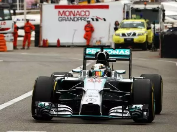 Foto zur News: Mercedes auch in Monaco an der Spitze