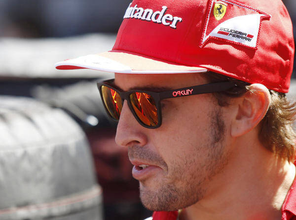 Foto zur News: Alonso spürt "Leere" ohne Schumacher