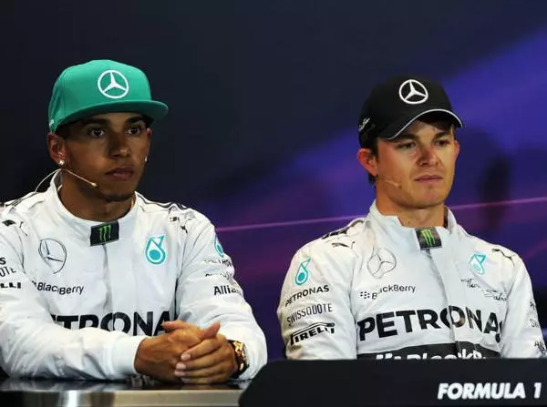 Lewis Hamilton, Nico Rosberg Foto zur News: "Krieg der Sterne": Wolff lobt Rosberg, Surtees rügt Hamilton