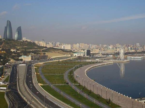Foto zur News: Briatores Loblied auf Baku: "Ein Formel-1-würdiger Ort"