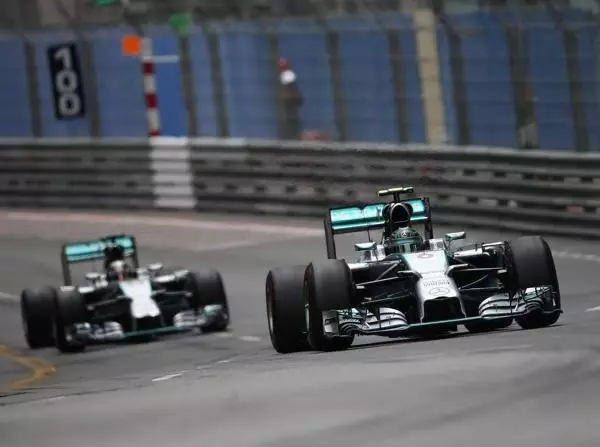 Nico Rosberg, Lewis Hamilton Foto zur News: Kontrollierter Stallkrieg: Gelingt Mercedes die Gratwanderung?